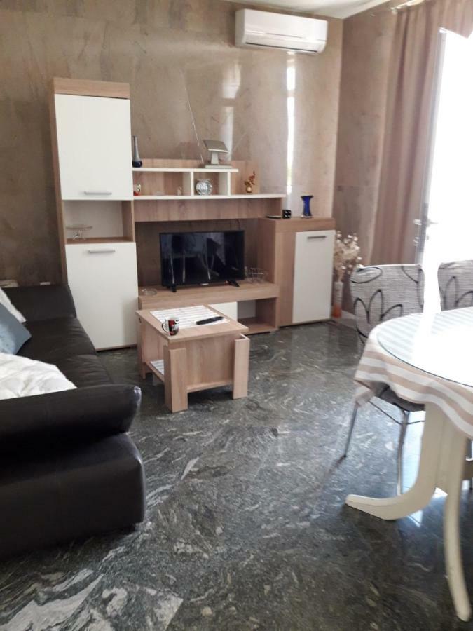 Apartmani Buba Подстрана Екстериор снимка